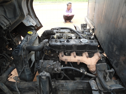 ขายอีซูสุnkr  100  แรง 4bc2พรอ้มตู้แช่เลส