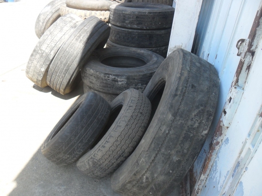 ยาง 295/80R22.5 ปี10 สวยๆ เส้น ละ 2300 บาท