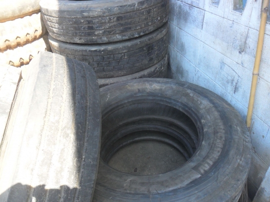 ยาง 295/80R22.5 ปี10 สวยๆ เส้น ละ 2300 บาท