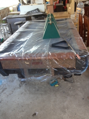 โต๊ะพูลขนาด 10 ฟุตสภาพของครบทุกรายการครับพร้อมใช้สวยครับตัวนี้  ขนาดประมาณ 10 ฟุตครับ ราคานี้คุ้มมากครับ