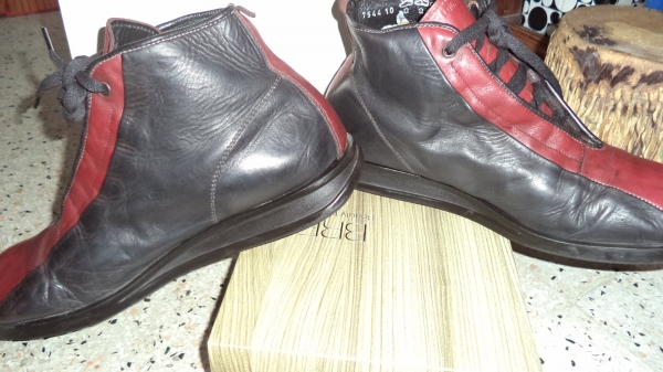 รองเท้าหนังแท้ LOGAN   SIZE 10 IN  ITALY   สวยพื้นเต็ม สภาพดี