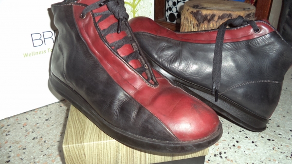 รองเท้าหนังแท้ LOGAN   SIZE 10 IN  ITALY   สวยพื้นเต็ม สภาพดี