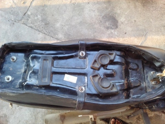 ขาย เบาะแบบเปิดหน้ายาว ตราเรื่อใบ โครงเหล็กสภาพสวย