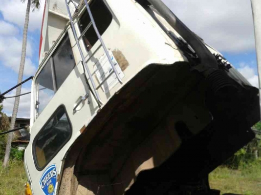 ขาย10ล้อ1เพลา ตู้แห้ง10บาน เครื่อง185แรง