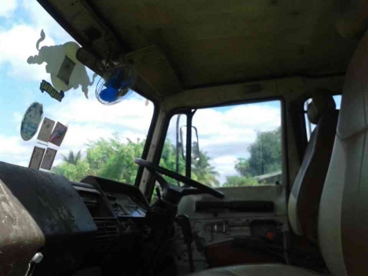 ขาย10ล้อ1เพลา ตู้แห้ง10บาน เครื่อง185แรง