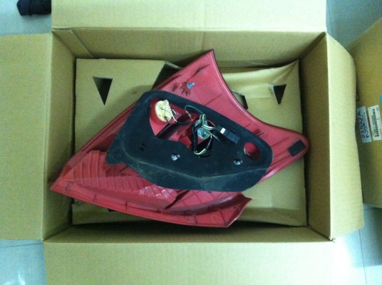 ขาย ไฟท้าย Toyota yaris ของแท้ 1คู่ สภาพใหม่มาก ถอดเก็บไม่ได้ใช้