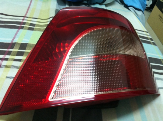 ขาย ไฟท้าย Toyota yaris ของแท้ 1คู่ สภาพใหม่มาก ถอดเก็บไม่ได้ใช้