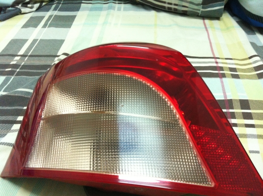 ขาย ไฟท้าย Toyota yaris ของแท้ 1คู่ สภาพใหม่มาก ถอดเก็บไม่ได้ใช้