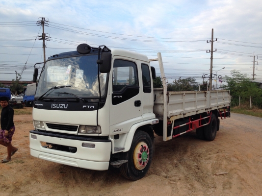 6ล้อFTR 200HP ยาว6.50ม (รถห้าง) 6ล้อFTR 200HP ยาว6.50ม (รถห้าง)