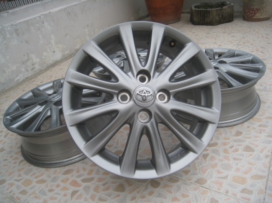 ขายล้อแม็กมือสอง Toyota vios 12 ก้าน สีรมดำ 15"x5.5" et45 4รู100 สนใจติดต่อเล็กคลองสามครับ (081-3747940
