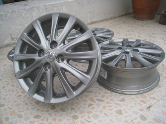 ขายล้อแม็กมือสอง Toyota vios 12 ก้าน สีรมดำ 15"x5.5" et45 4รู100 สนใจติดต่อเล็กคลองสามครับ (081-3747940