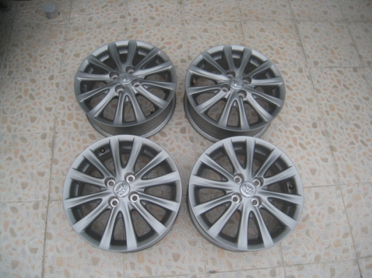 ขายล้อแม็กมือสอง Toyota vios 12 ก้าน สีรมดำ 15"x5.5" et45 4รู100 สนใจติดต่อเล็กคลองสามครับ (081-3747940