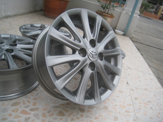ขายล้อแม็กมือสอง Toyota vios 12 ก้าน สีรมดำ 15"x5.5" et45 4รู100 สนใจติดต่อเล็กคลองสามครับ (081-3747940