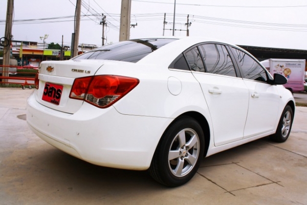 CHEVROLET CRUZE 1.8 ปี2011 สีขาว ออโต้ ติดLPG ใช้ได้2ระบบ รถคัดสภาพเกรดA การันตีไม่มีชนหนัก จมน้ำ ลูกค้าดีจัดไฟแนนซ์ได้100\% ติดเครดิต บ้านเช่า ทะเบียนบ้านต่างจังหวัด ไม่มีคนค้ำ งบดาวน์น้อย เครดิตอ่อน ปรึกษากันก่อนนะครับ เช็คเครดิตก่อนรับเงินจอง
