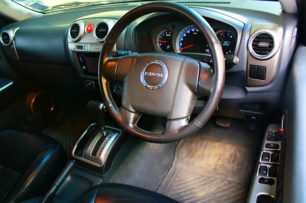 ISUZU D-MAX PLATINUM 3.0 VGS TURBO ISUZU D-MAX PLATINUM 3.0 VGS TURBO