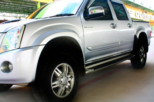 ISUZU D-MAX PLATINUM 3.0 VGS TURBO ISUZU D-MAX PLATINUM 3.0 VGS TURBO