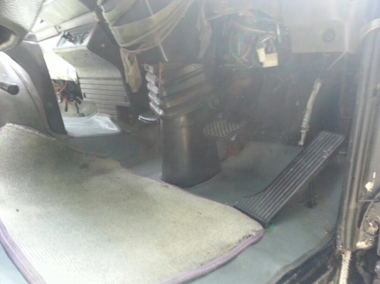 รถอีซูซุ 10 ล้อ พื้นเรียบ เปลื่ยนเครื่อง 230 แรงม้า. สนใจติดต่อ 081 - 6079515 รถอีซูซุ 10 ล้อ พื้นเรียบ เปลื่ยนเครื่อง 230 แรงม้า. สนใจติดต่อ 081 - 6079515