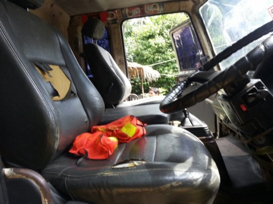 รถอีซูซุ 10 ล้อ พื้นเรียบ เปลื่ยนเครื่อง 230 แรงม้า. สนใจติดต่อ 081 - 6079515 รถอีซูซุ 10 ล้อ พื้นเรียบ เปลื่ยนเครื่อง 230 แรงม้า. สนใจติดต่อ 081 - 6079515