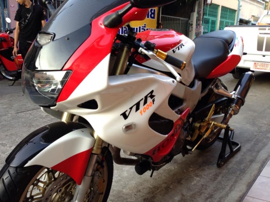 ต้ำพระราม2ขาย Honda vtr100 ปี99 แต่งสนามอินวอย สพม.เอาไปหล่อครับ จัดส่ง24ชม.ทั่วไทยครับ