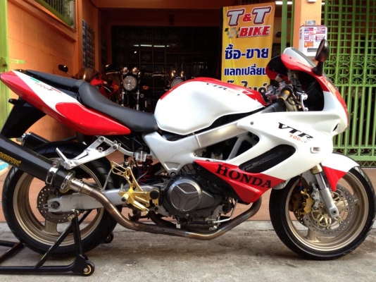 ต้ำพระราม2ขาย Honda vtr100 ปี99 แต่งสนามอินวอย สพม.เอาไปหล่อครับ จัดส่ง24ชม.ทั่วไทยครับ