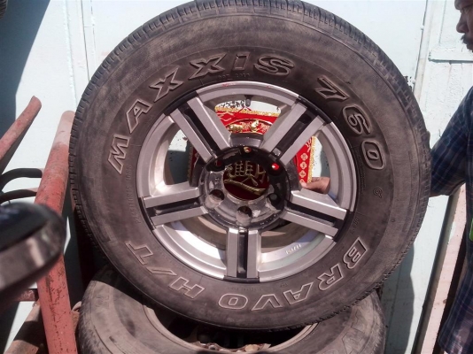 ขายแม๊กมือสองเเถมยาง 245/70/16 ลายประมาณ เชฟโรเเลต ของถูกมาแล้วครับ