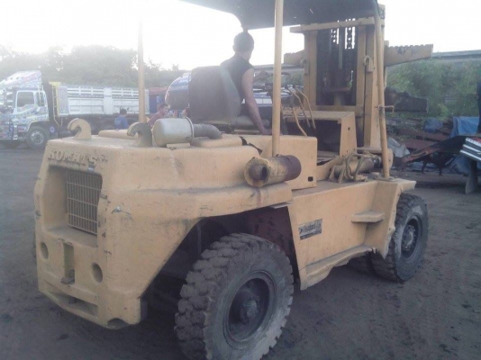 ขายรถโฟล์คลิฟท์ เครื่องโคมัสสุ ยกของ7ตันได้สบายๆ น้ำหนักตัวรถ8ตัน (สภาพสวยพร้อมใช้งาน) ขายรถโฟล์คลิฟท์ เครื่องโคมัสสุ ยกของ7ตันได้สบายๆ น้ำหนักตัวรถ8ตัน (สภาพสวยพร้อมใช้งาน)