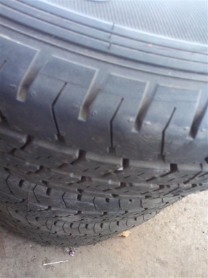 ขายยางพร้อมกะทะ 215 70 15  มี 9 ชุด ยางถอดป้ายเเดงไม่เคยลงดิน ปี 2013 ทั้งหมด