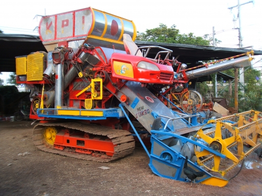 รถเกี่ยวข้าวเกษตรพัฒนา ไอ้หนุ่มไวไฟ ปี 2549 รถเกี่ยวข้าวเกษตรพัฒนา ไอ้หนุ่มไวไฟ ปี 2549