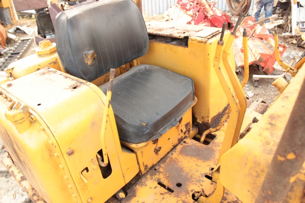 ขายรถแทรกเตอร์ดันดิน KOMATSU D30P-15 4สูบ ราคา 430,000บาท ขายรถแทรกเตอร์ดันดิน KOMATSU D30P-15 4สูบ ราคา 430,000บาท