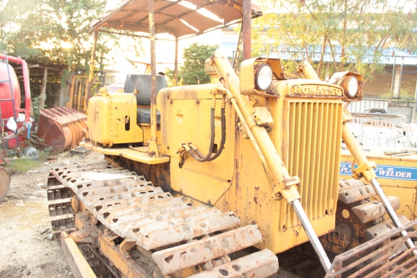 ขายรถแทรกเตอร์ดันดิน KOMATSU D30P-15 4สูบ ราคา 430,000บาท ขายรถแทรกเตอร์ดันดิน KOMATSU D30P-15 4สูบ ราคา 430,000บาท