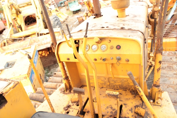 ขายรถแทรกเตอร์ดันดิน KOMATSU D30P-15 4สูบ ราคา 430,000บาท ขายรถแทรกเตอร์ดันดิน KOMATSU D30P-15 4สูบ ราคา 430,000บาท