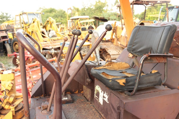 ขายแบคโฮ KOMATSU PC10-5 3สูบ ราคา 215,000 บาท ขายแบคโฮ KOMATSU PC10-5 3สูบ ราคา 215,000 บาท