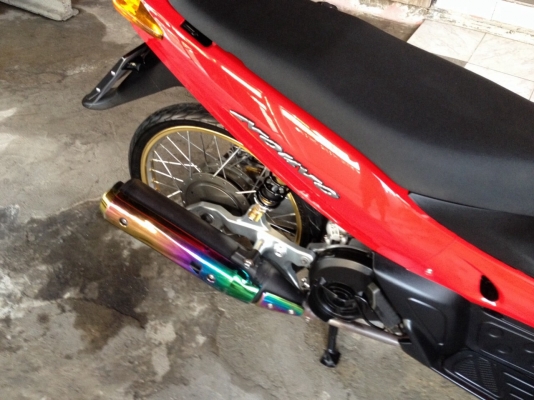 ขายนูโว ตัวเก่า สีแดง ชุดสีแท้ใหม่ทั้งคัน ไฟหน้า-หลังใหม่ ล้อทอง2สี 1.20หน้า-หลัง ยางหน้าirc 185 ป้ายเหลือง ยางหลังirc 200 ท่อMX เครือง.ลูกเบส ชัก4 วาล์วโต แคมองศาสูง คาร์บูแดชแท้ ชามล้าง เม็ดแท้เจาะ สายพานใหม่ ครัชทองแดง ไดร์แต่ง แบตใหม่ แรงแบบสบายๆ เครื