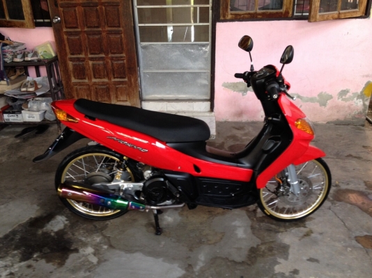 ขายนูโว ตัวเก่า สีแดง ชุดสีแท้ใหม่ทั้งคัน ไฟหน้า-หลังใหม่ ล้อทอง2สี 1.20หน้า-หลัง ยางหน้าirc 185 ป้ายเหลือง ยางหลังirc 200 ท่อMX เครือง.ลูกเบส ชัก4 วาล์วโต แคมองศาสูง คาร์บูแดชแท้ ชามล้าง เม็ดแท้เจาะ สายพานใหม่ ครัชทองแดง ไดร์แต่ง แบตใหม่ แรงแบบสบายๆ เครื