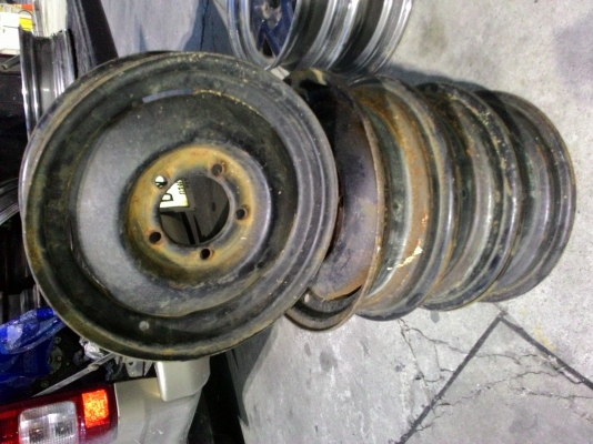 กะทะจิ๊ป ขอบ16  พร้อมยาง 4 ลูก เก่ายี่ปุ่น tel 089-9826192 ชุดเดียวเท่านั้น