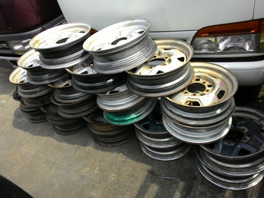 กะทะจิ๊ป ขอบ16  พร้อมยาง 4 ลูก เก่ายี่ปุ่น tel 089-9826192 ชุดเดียวเท่านั้น