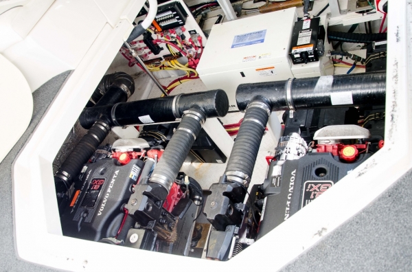 ขายเรือยอร์ช CRUISER 400 Express 43ฟุต ปี2005ครับ ราคาเบาๆครับ ขายเรือยอร์ช CRUISER 400 Express 43ฟุต ปี2005ครับ ราคาเบาๆครับ