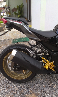 ขาย KAWASAKI NINJA 2013 สภาพสวยขั้นเทพ มีของแต่งให้ด้วย รถจดทะเบียน 24 มิถุนายน 2556 (6เดือน) มีเอกสารครบโอนได้เลย ภาษีไม่ขาด รถวิ่งน้อยครับ 5200 โล สภาพรถ 95\%ขึ้นครับ ได้ไปเหมือนได้รถใหม่ ความเร็วรถวิ่งได้ 160+   ขอขายราคา 120000 บาทถ้วน ไม่ลดงดต่อครับ แ