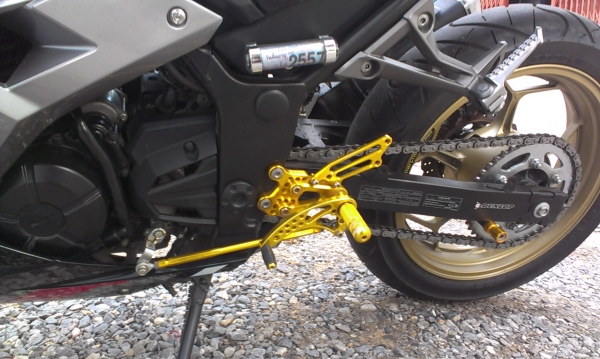 ขาย KAWASAKI NINJA 2013 สภาพสวยขั้นเทพ มีของแต่งให้ด้วย รถจดทะเบียน 24 มิถุนายน 2556 (6เดือน) มีเอกสารครบโอนได้เลย ภาษีไม่ขาด รถวิ่งน้อยครับ 5200 โล สภาพรถ 95\%ขึ้นครับ ได้ไปเหมือนได้รถใหม่ ความเร็วรถวิ่งได้ 160+   ขอขายราคา 120000 บาทถ้วน ไม่ลดงดต่อครับ แ