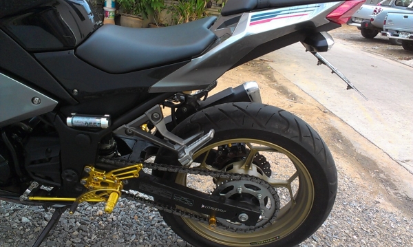 ขาย KAWASAKI NINJA 2013 สภาพสวยขั้นเทพ มีของแต่งให้ด้วย รถจดทะเบียน 24 มิถุนายน 2556 (6เดือน) มีเอกสารครบโอนได้เลย ภาษีไม่ขาด รถวิ่งน้อยครับ 5200 โล สภาพรถ 95\%ขึ้นครับ ได้ไปเหมือนได้รถใหม่ ความเร็วรถวิ่งได้ 160+   ขอขายราคา 120000 บาทถ้วน ไม่ลดงดต่อครับ แ