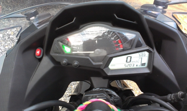 ขาย KAWASAKI NINJA 2013 สภาพสวยขั้นเทพ มีของแต่งให้ด้วย รถจดทะเบียน 24 มิถุนายน 2556 (6เดือน) มีเอกสารครบโอนได้เลย ภาษีไม่ขาด รถวิ่งน้อยครับ 5200 โล สภาพรถ 95\%ขึ้นครับ ได้ไปเหมือนได้รถใหม่ ความเร็วรถวิ่งได้ 160+   ขอขายราคา 120000 บาทถ้วน ไม่ลดงดต่อครับ แ