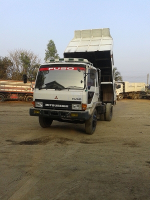 หกล้อดั้มดิน FUSO