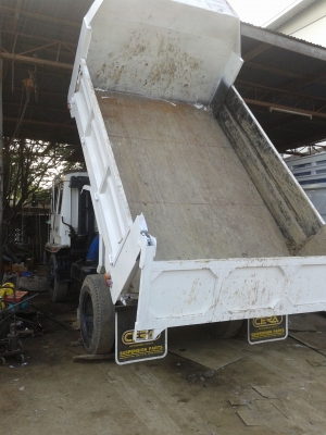 หกล้อดั้มดิน FUSO