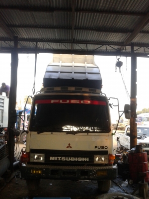 หกล้อดั้มดิน FUSO