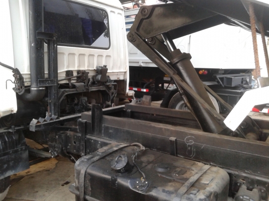 หกล้อดั้มดิน FUSO