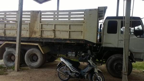 FUSO FN527M 10ล้อดั้ม2คัน สวย..ด้อย..แตกต่างกันแต่สภาพพอๆกัน ขายคันละ750000.