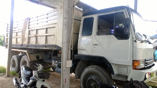 FUSO FN527M 10ล้อดั้ม2คัน สวย..ด้อย..แตกต่างกันแต่สภาพพอๆกัน ขายคันละ750000.