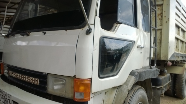 FUSO FN527M 10ล้อดั้ม2คัน สวย..ด้อย..แตกต่างกันแต่สภาพพอๆกัน ขายคันละ750000.