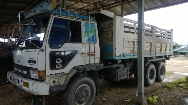 FUSO FN527M 10ล้อดั้ม2คัน สวย..ด้อย..แตกต่างกันแต่สภาพพอๆกัน ขายคันละ750000.