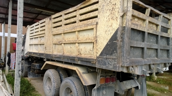 FUSO FN527M 10ล้อดั้ม2คัน สวย..ด้อย..แตกต่างกันแต่สภาพพอๆกัน ขายคันละ750000.